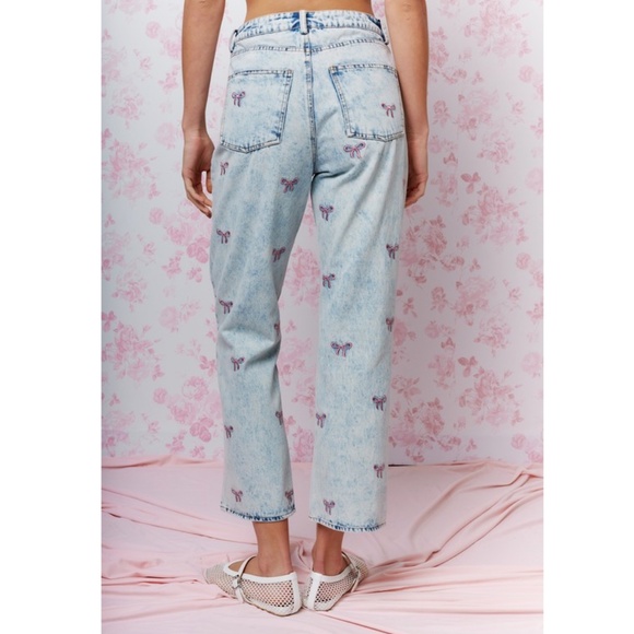"The Amira" Bow Embroidered Cropped Denim Jeans - Picture 3 of 3